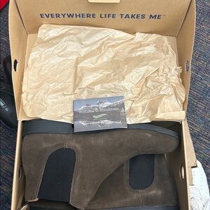 NEW (with box) Size 12 Blundstone Chelsea Boots #2391 Chestnut Brown
